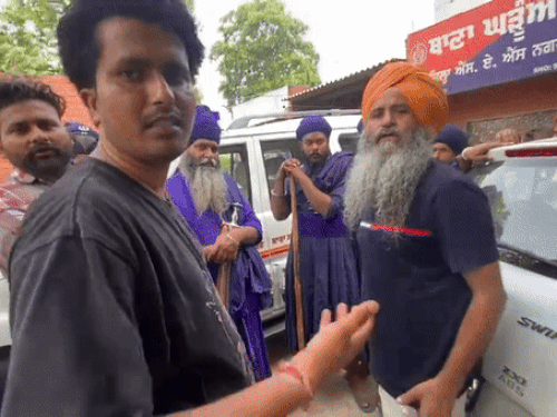 हंगामे के बाद मौके पर पहुंचे पंजाबी कलाकार जरनैल सिंह ने सुलह की कोशिश की।