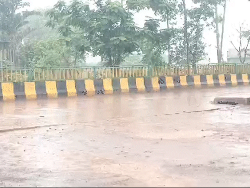 रायपुर में सोमवार (8 जुलाई) सुबह बारिश हुई, लेकिन इसके बाद दिनभर मौसम सूखा रहा। इससे गर्मी और उमस बढ़ी।