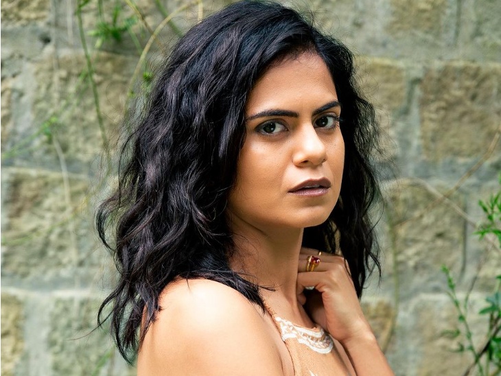 মির্জাপুরের ‘রাধিয়া’র বাস্তব জীবন রিলের ঠিক উল্টো: প্রশংসা আসে ধনী পরিবার থেকে; তাদের ইংরেজি শুনে মানুষ অবাক হয়। মির্জাপুরের ‘রাধিয়া’র বাস্তব জীবন রিলের ঠিক উল্টো: প্রশংসা আসে ধনী পরিবার থেকে; তাদের ইংরেজি শুনে মানুষ অবাক হয়।