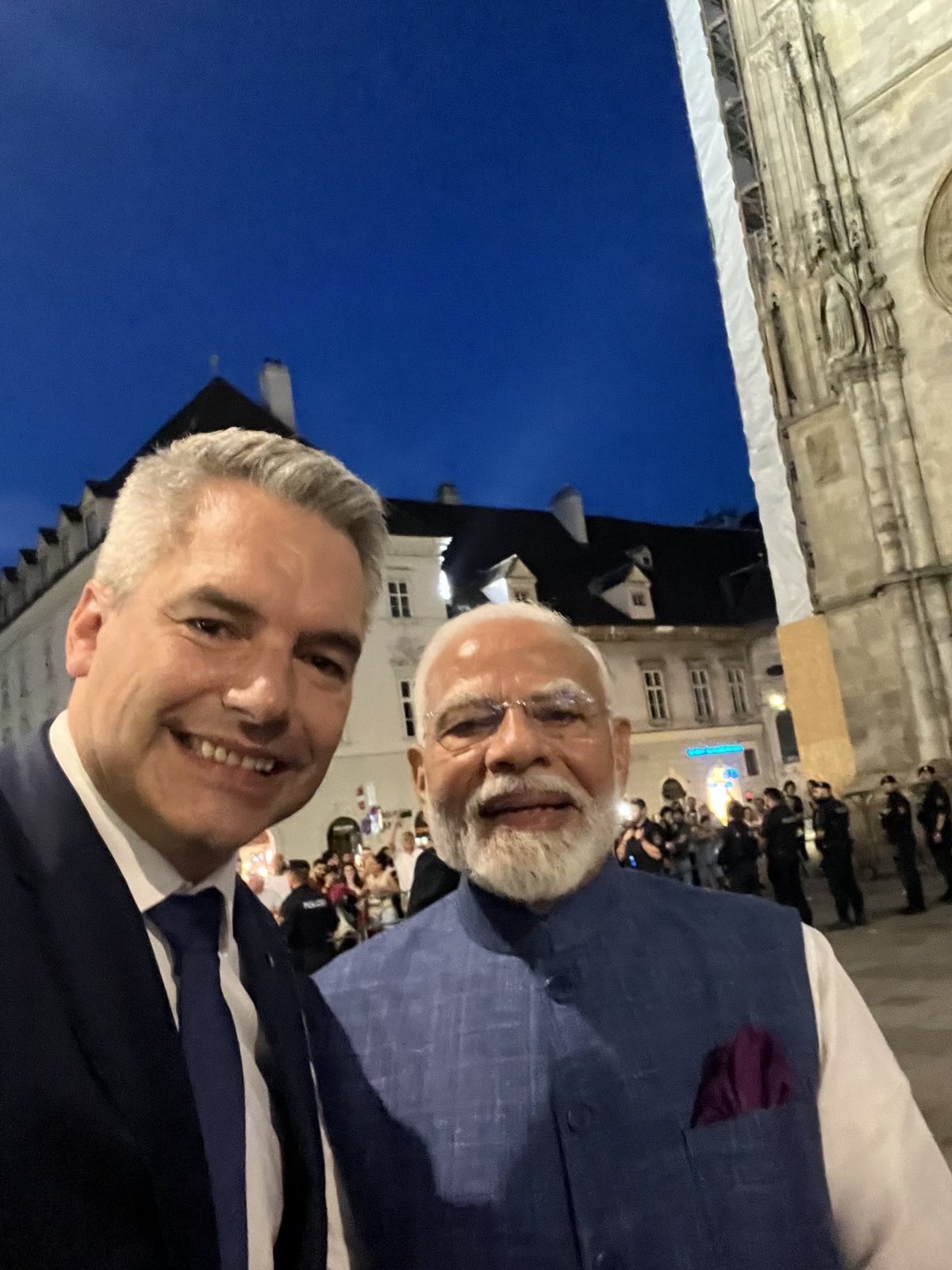 PM Modi in austria: 41 साल बाद किसी भारतीय प्रधानमंत्री ने किया ऑस्ट्रिया दौरा, PM मोदी का गार्ड ऑफ ऑन के साथ हुआ स्वागत