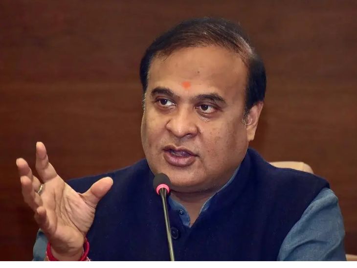 2021 में सीएम बनने के बाद हिमंत बिश्व शर्मा ने सरकारी कर्मचारियों को स्पेशल छुट्टी देने की घोषणा की थी। - Dainik Bhaskar