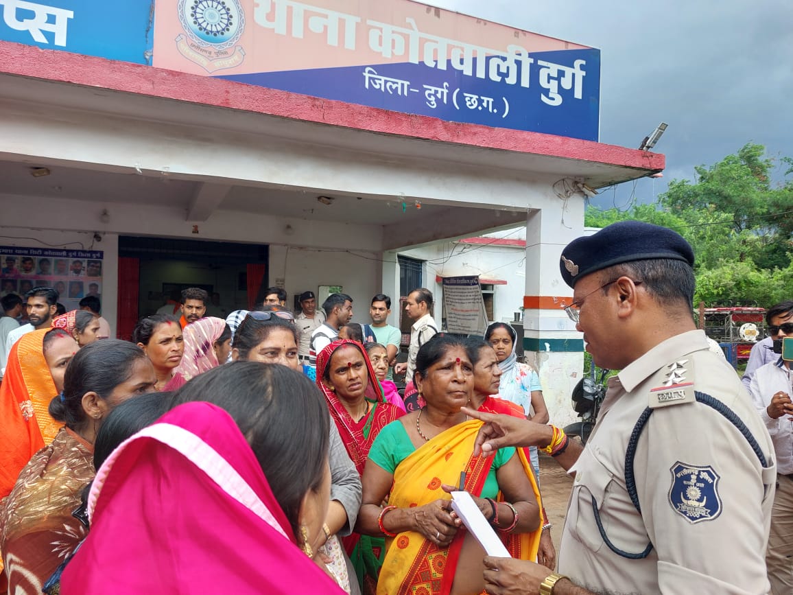 असामाजिक तत्वों की गतिविधियों पर अंकुश लगाने की मांग।