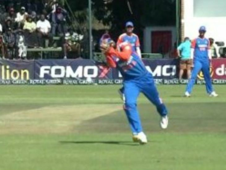 ब्रायन बेनेट ने 14 गेंदों पर 9 रन बनाए.