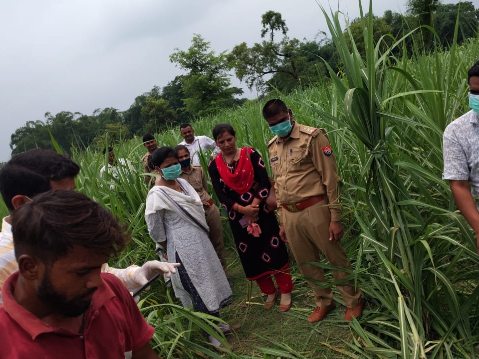 The dead body of a married woman was found buried in a sugarcane field