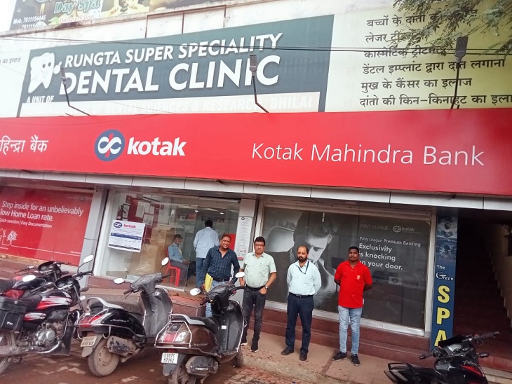 रुंगटा सुपर स्पेशलिटी डेंटल क्लीनिक में कार्रवाई करने पहुंची टीम - Dainik Bhaskar