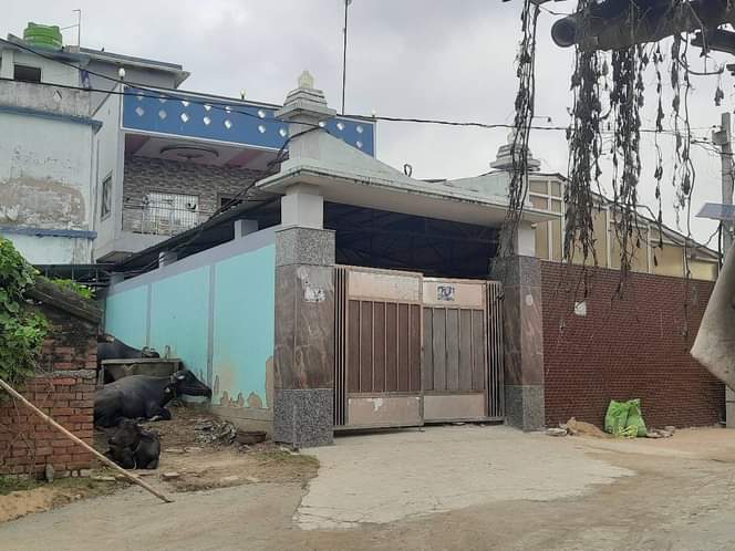 पूर्व विधायक का घर जहां ED की रेड चल रही है।