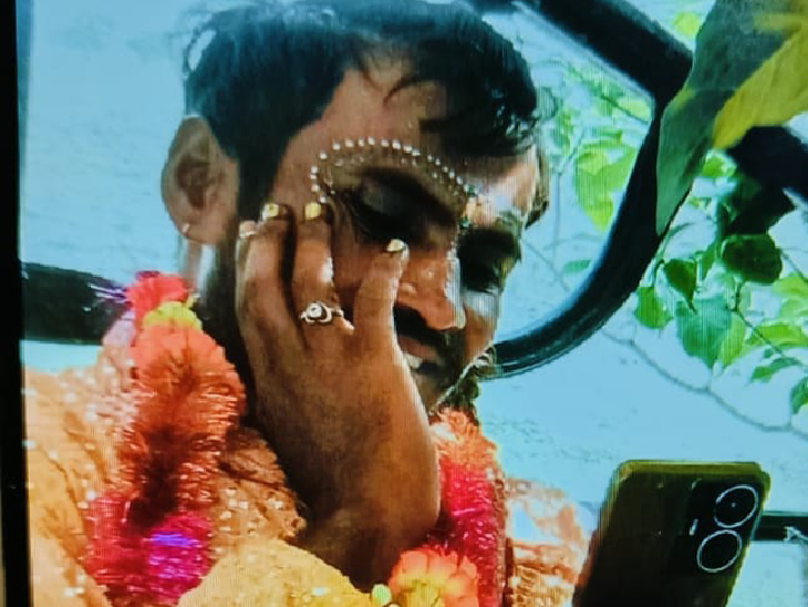 बारात ले जाने से पहले देवा ने शेरवानी पहनकर यह आखिरी फोटो क्लिक की थी।