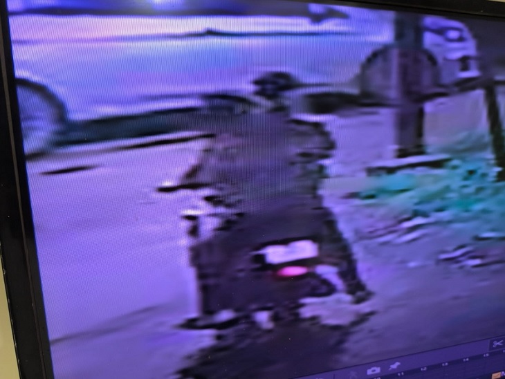 गाड़ी का कांच भोड़ने वाले आरोपी