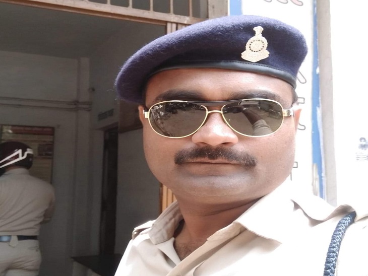 जामुल थाने में पदस्थ सिपाही दीपक सिंह, जिसकी कार में हुई तोड़फोड़