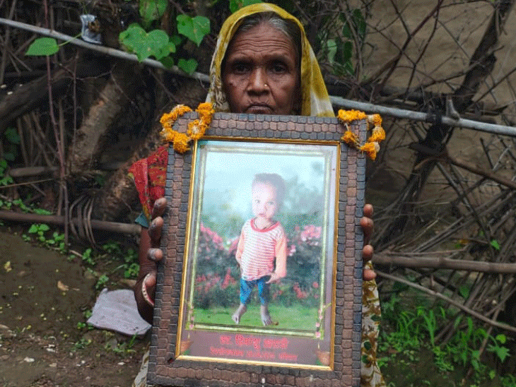 Udaipur Adivasi Village Chandipura Virus Outbreak | Rajasthan | गुजरात के  रास्ते राजस्थान आया जानलेवा वायरस!: मां बोलीं-मासूम बेटे को अचानक दौरा  पड़ा, हाथ से मोबाइल ...