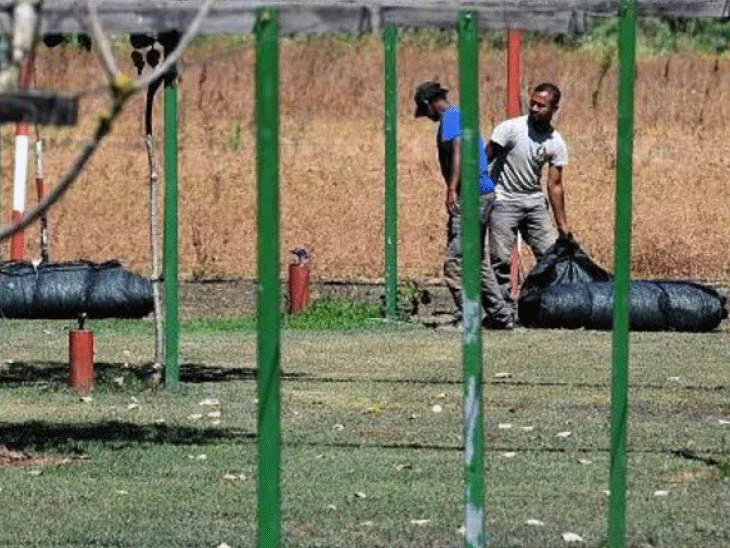 इटली में भारतीयों को टूटे-फूटे घर में रखा गया था। उनके पासपोर्ट भी जब्त कर लिए गए थे। - Dainik Bhaskar
