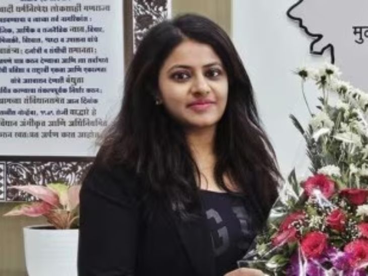 2023 बैच की IAS अधिकारी पूजा खेडकर पर गलत तरीके से OBC और विकलांग कोटे से सिलेक्शन पाने सहित कई गंभीर आरोप हैं। - Dainik Bhaskar