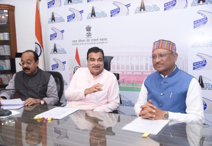 केंद्रीय मंत्री के साथ बैठक में CM साय, डिप्टी CM अरुण साव, वित्त मंत्री ओपी चौधरी सहित सीएम सचिव और अन्य अधिकारी मौजूद थे।