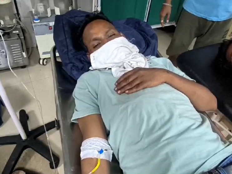ट्रेन में झगड़े में घायल पैसेंजर का अंबाला में इलाज चल रहा है। - Dainik Bhaskar