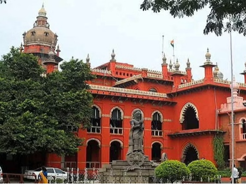 DMK के ऑर्गनाइजिंग सेक्रेटरी आर एस भारती की तरफ से दाखिल याचिका पर हाईकोर्ट में सुनवाई हुई। - Dainik Bhaskar