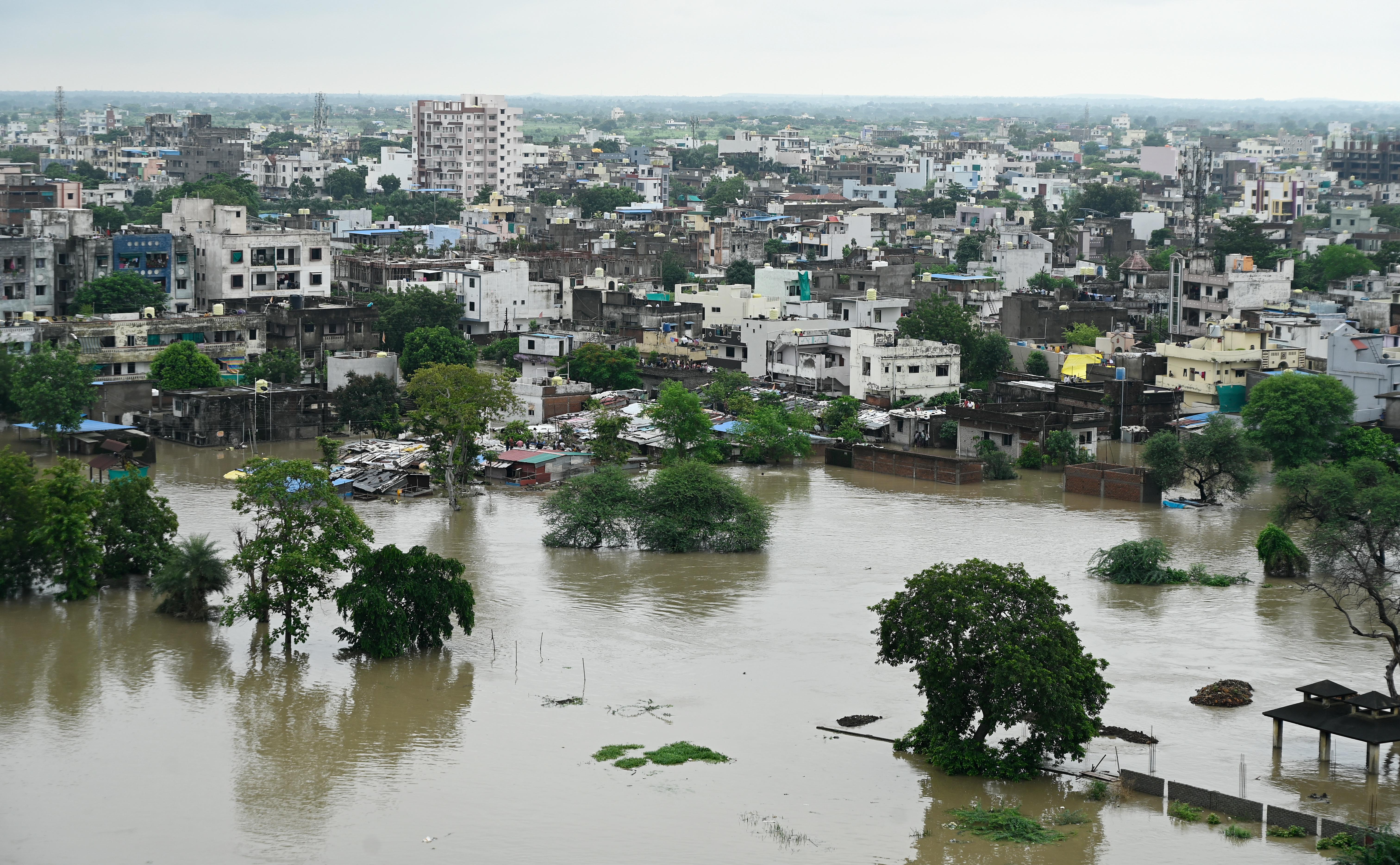 On Saturday, Nagpur received 62.7 mm of rain as against the normal rainfall of 12.1 mm. Due to this, waterlogging occurred in many areas.