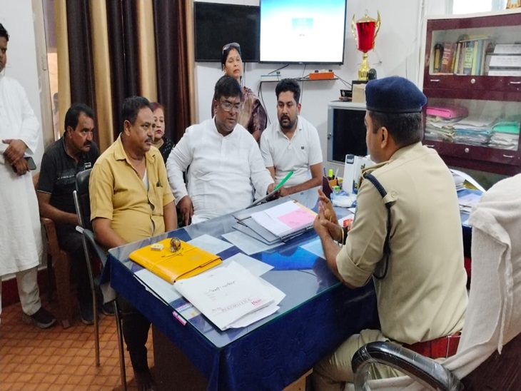 बिगड़ती कानून व्यवस्था और ठगी को लेकर कार्रवाई की मांग।