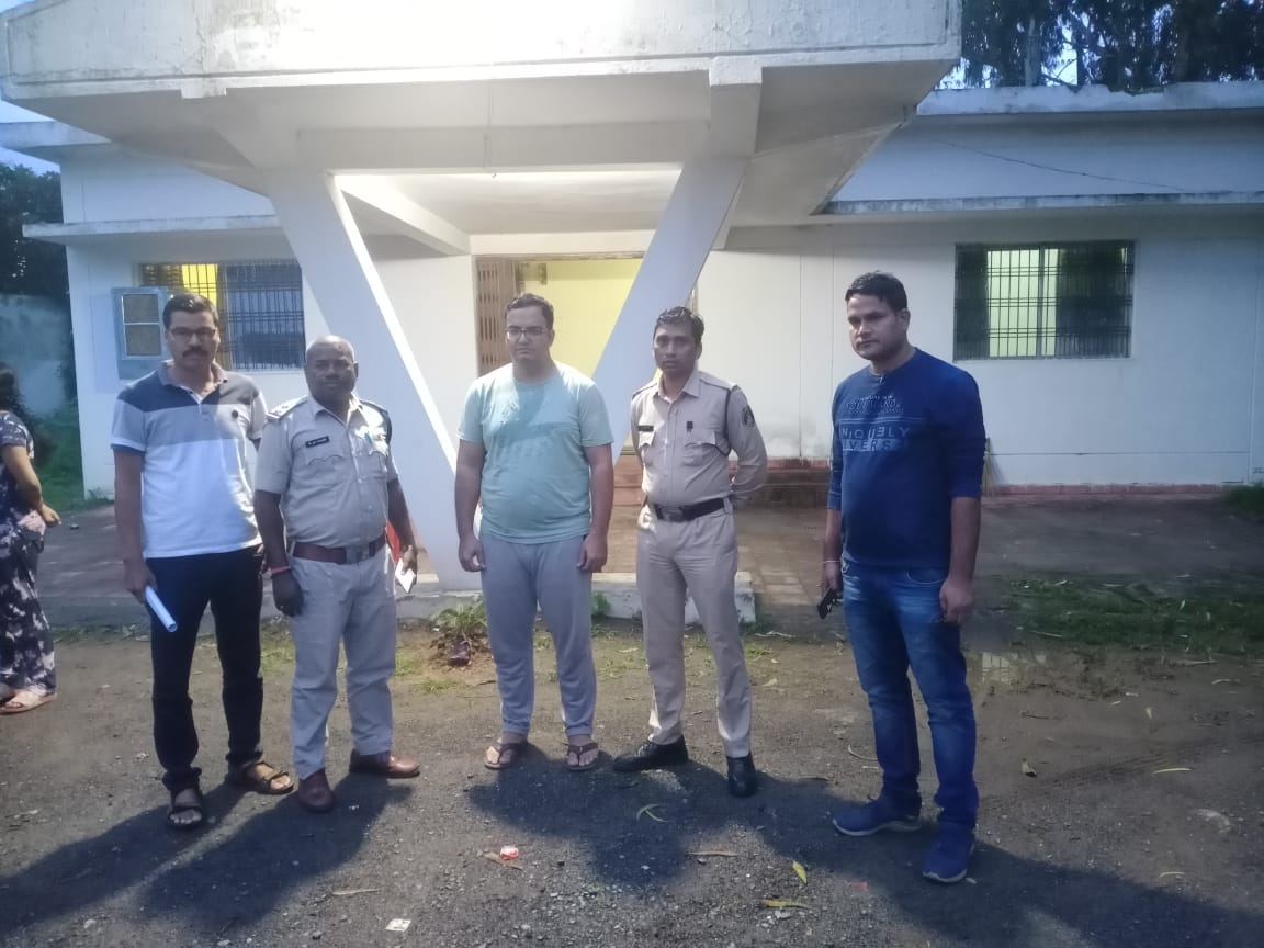 छत्तीसगढ़ के कोंडागांव जिले में सोने के आभूषण बनाने के नाम पर 11 लाख की ठगी की। - Dainik Bhaskar