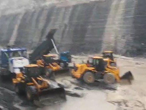 कुसमुंडा कोल माइंस के अंदर घुसा बारिश का पानी।
