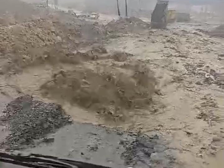 कुसमुंडा माइंस में कामकाज ठप।
