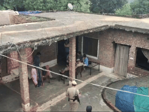 Pathankot Seven Suspect Movement Update | पठानकोट में 7 संदिग्ध दिखे: जंगल के रास्ते आए, घर का दरवाजा खटखटाकर महिला से रोटी मांगी - Pathankot News | Dainik Bhaskar