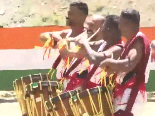 गुरुवार (25 जुलाई) को कारगिल के द्रास में रजत जयंती समारोह में कार्यक्रम हुए।