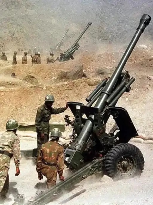 इंडियन आर्मी ने कारगिल युद्ध में बोफोर्स तोपों से गोलीबारी की।