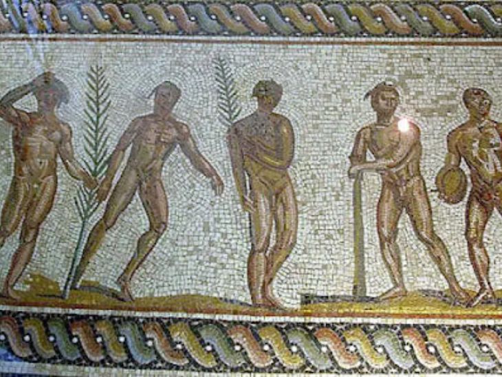 ओलंपिया संग्रहालय में रखे मोजेक फ्लोर में जैतून की शाखाओं के साथ एथलीट।
