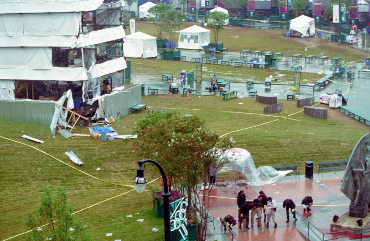 हमला सेंट्रल ओलंपिक पार्क में हुआ.  इसमें 2 लोगों की मौत हो गई.