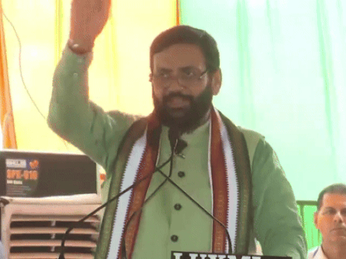 फतेहाबाद रैली में मंच से संबोधित करते मुख्यमंत्री नायब सैनी। - Dainik Bhaskar