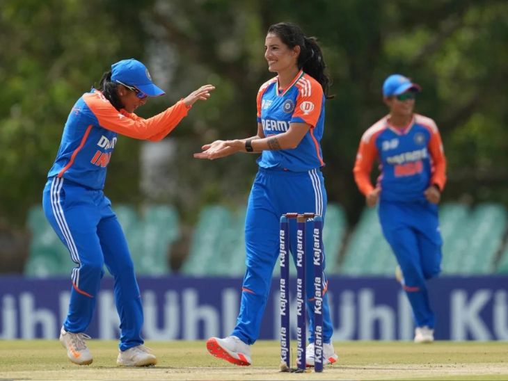 रेनुका ने पावरप्ले में 3 विकेट लेकर बांग्लादेश को रक्षात्मक स्थिति में ला दिया।