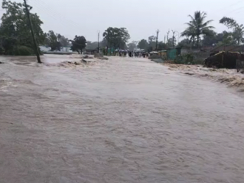 Heavy rain alert in 20 districts today | किरंदुल में फिर बाढ़ का  अटैक...लोगों को निकाला जा रहा: बालोद का देवरीकला डैम फूटा, कांकेर के कई  गांव टापू बने; नाला ...