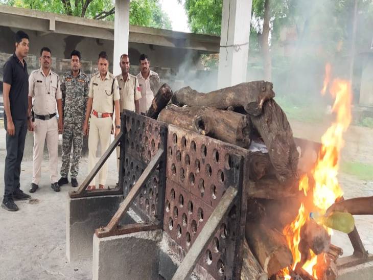 जूटमिल पुलिस ने हिन्दू प्रथा के अनुसार कयाघाट मुक्ति धाम में शव का अंतिम संस्कार कराया।