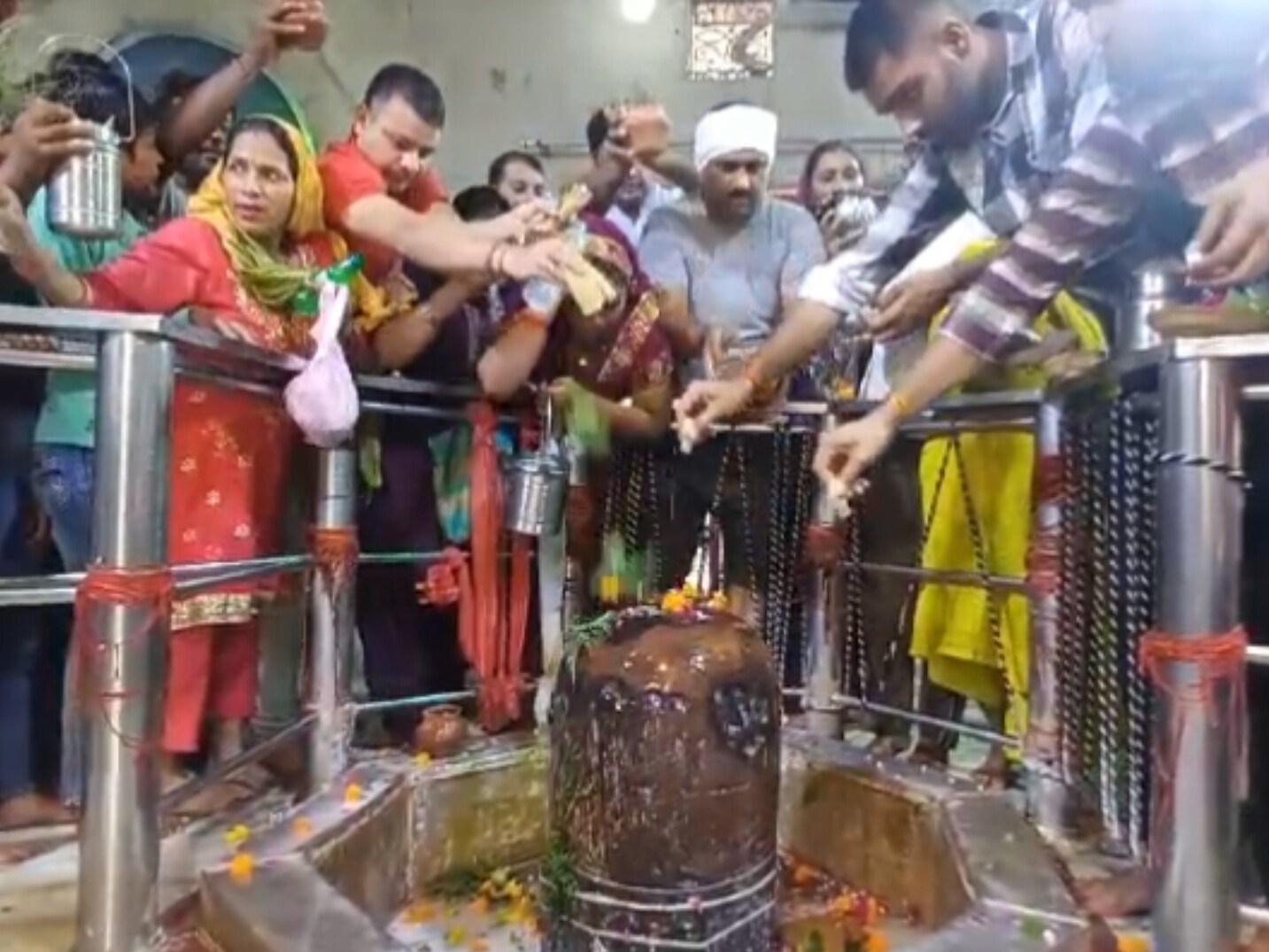 Lakhs of Shiva devotees visit Pura Mahadev temple in Baghpat