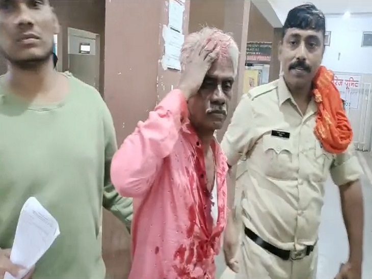 पार्षद अपने घायल पिता को लेकर पहुंचा सुपेला अस्पताल - Dainik Bhaskar