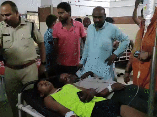 तीन कांवड़ियों को हालत गंभीर होने पर ग्वालियर रेफर किया गया है। - Dainik Bhaskar