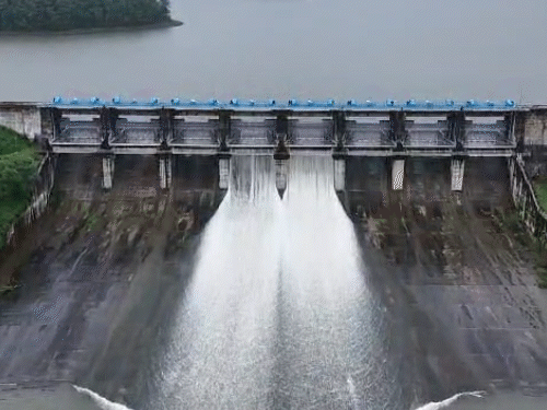 भोपाल के पास कोलार डैम के 8 में से 2 गेट सोमवार को भी खुले रहे।