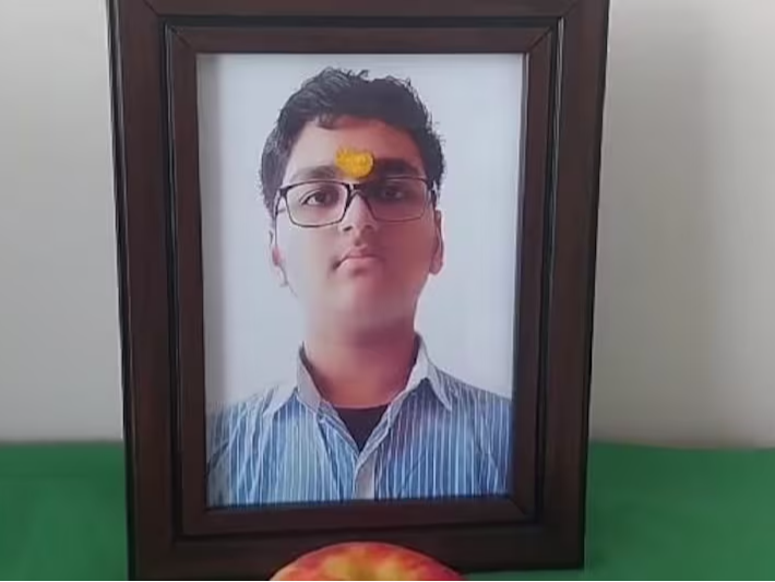 पुणे में 10वीं में पढ़ने वाले एक किशोर ने गेम का टास्क पूरा करने के लिए 14वीं मंजिल से छलांग लगा दी। - Dainik Bhaskar