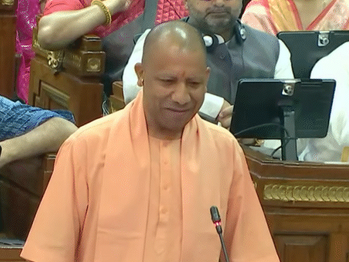 Yogi Adityanath; Uttar Pradesh Vidhan Sabha LIVE Update | Keshav Maurya -  BJP Congress SP MLA | योगी ने नेता प्रतिपक्ष से कहा-आपने चच्चा को गच्चा  दिया: चाचा हमेशा मात खाता है,