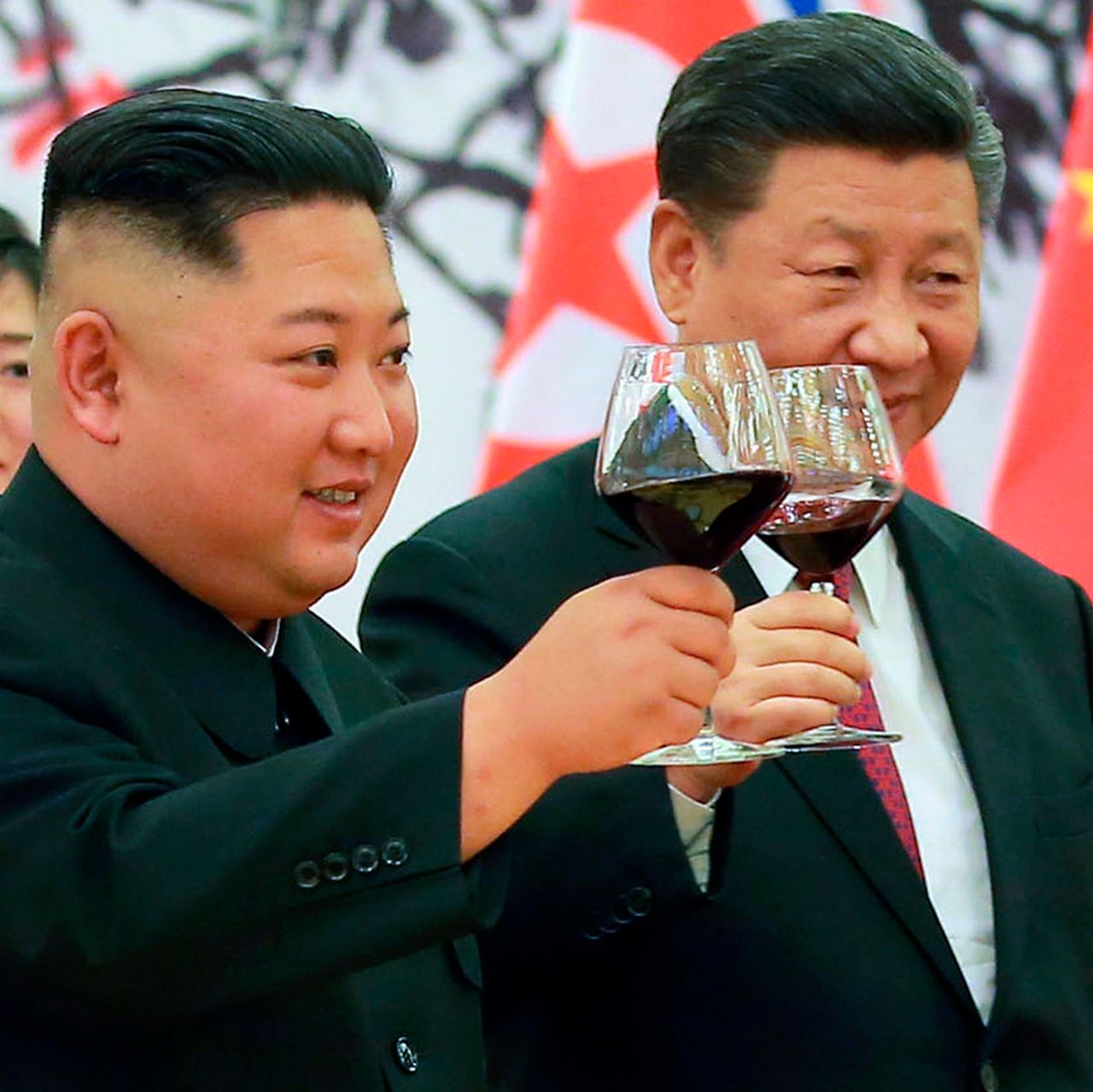 Kim Jong toasts with Chinese President Xi Jinping.