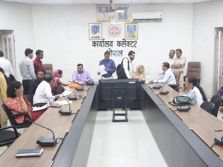 भोपाल के कलेक्टोरेट में मंगलवार को जनसुनवाई में कुल 96 आवेदन आए।