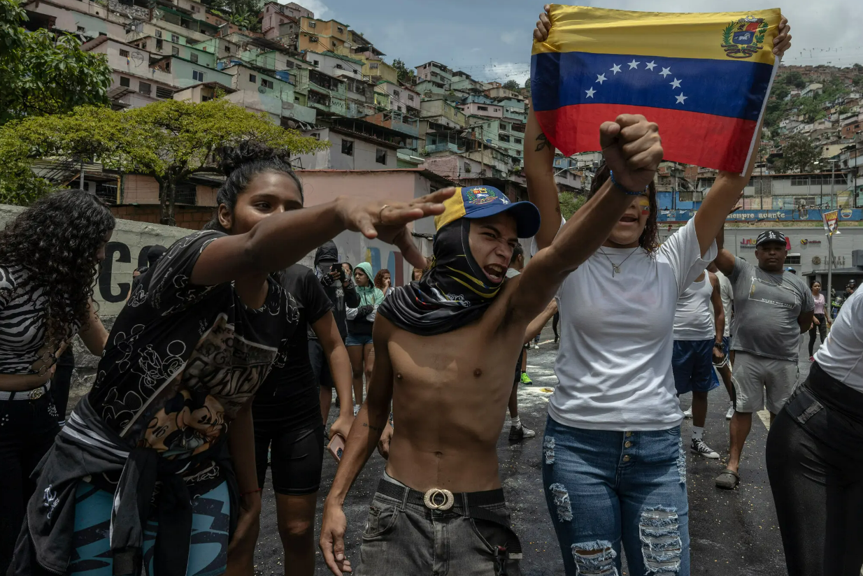 There have been clashes between protesters and police at many places in Venezuela.