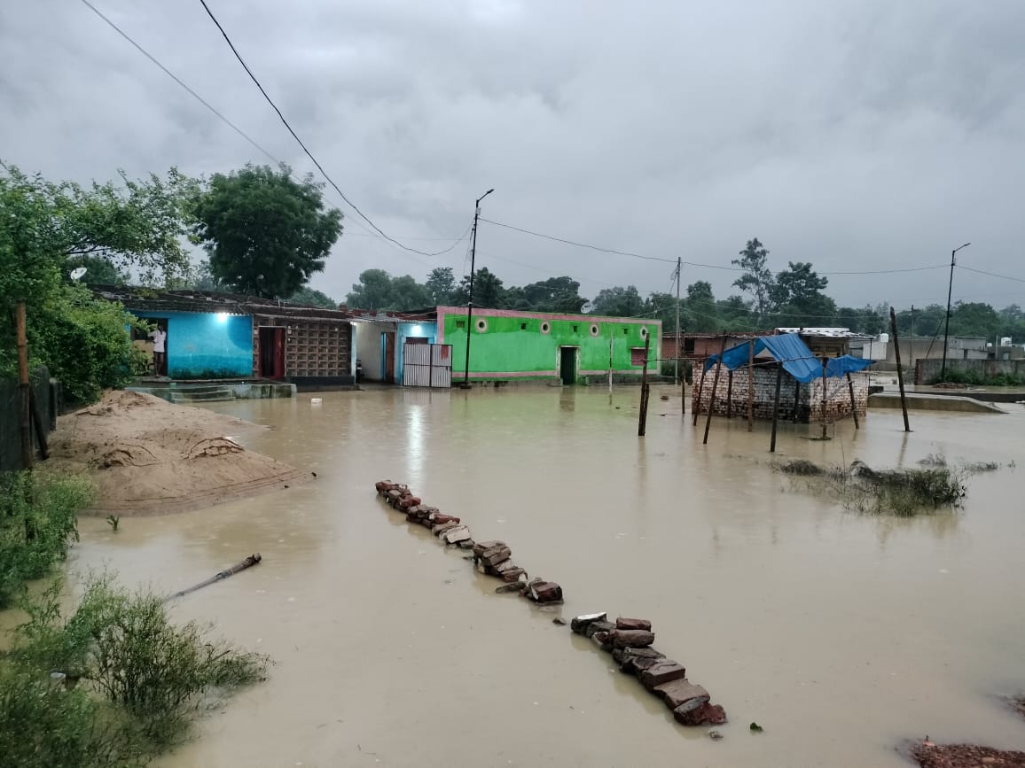 कोरबा जिले में मंगलवार की रात झमाझम बारिश हुई। कई जगहों में जल भराव की स्थिति बन गई है।