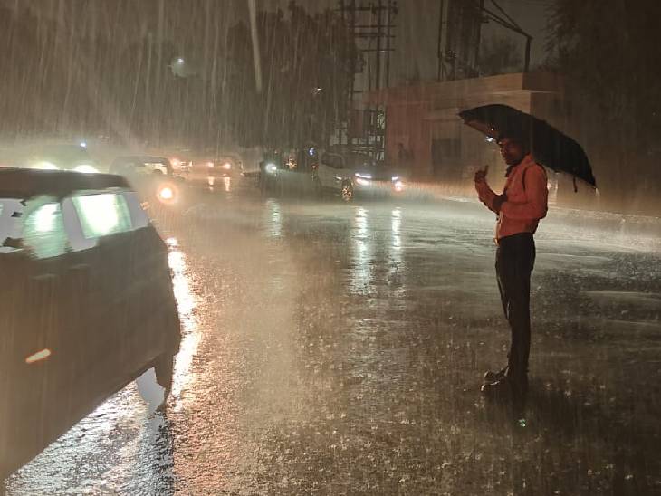It rained heavily in Noida on the last day of the month Till July 30 ...