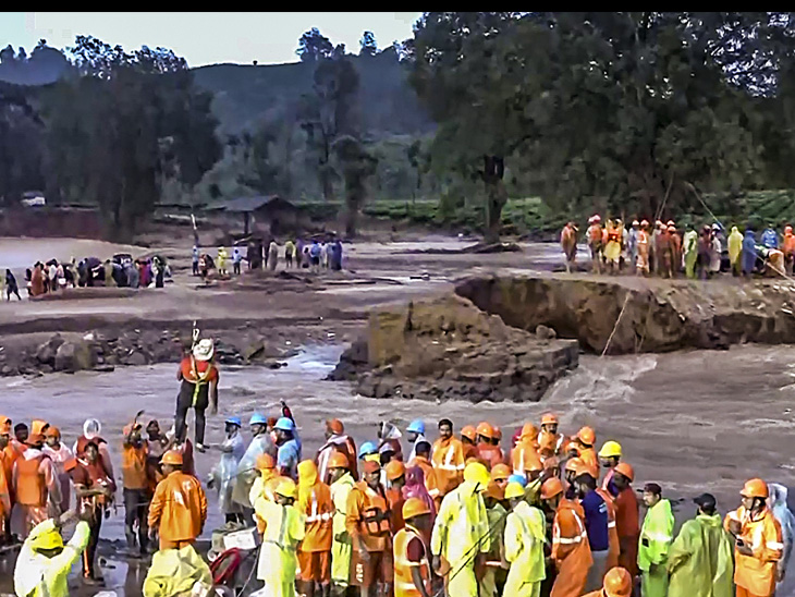 लैंडस्लाइड के बाद पहाड़ के दोनों तरफ से पानी और मलबा आया और सबकुछ बहा ले गया