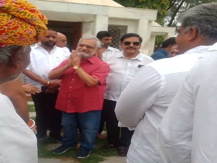 दुर्गानर्सरी सुखाड़िया समाधि पर पहुंचे पूर्व विधानसभा स्पीकर डा. सीपी जोशी