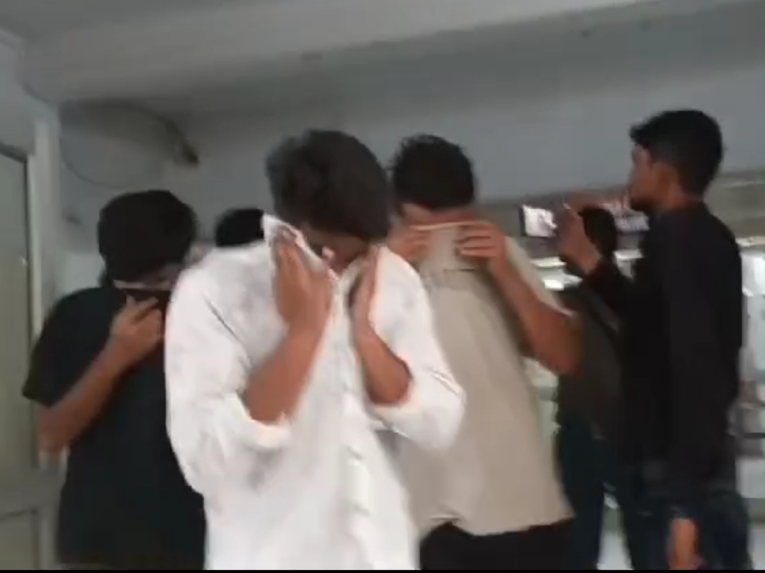 सट्टा लगवाते पकड़े हुए सटोरिए - Dainik Bhaskar