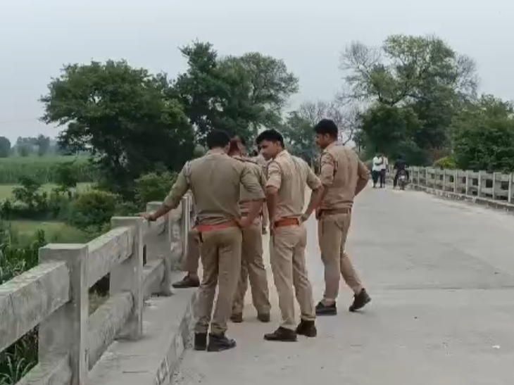 The body of an elderly man was found under the bridge in Sambhal | संभल ...