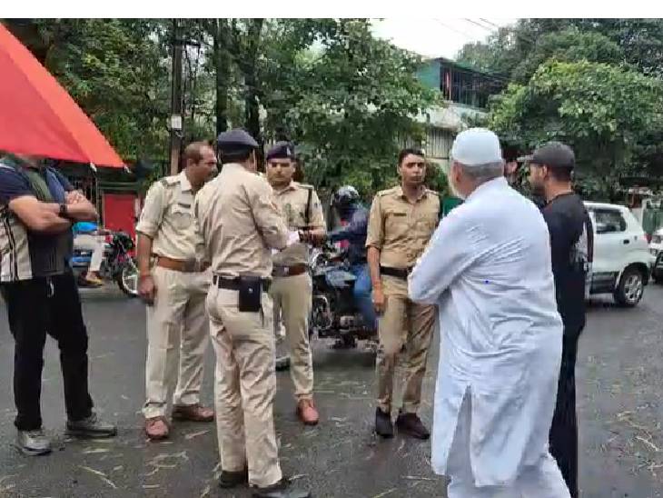 वारदात के बाद पुलिस मौके पर पहुंची। प्रत्यक्षदर्शियों के बयान दर्ज कर जांच शुरू की।