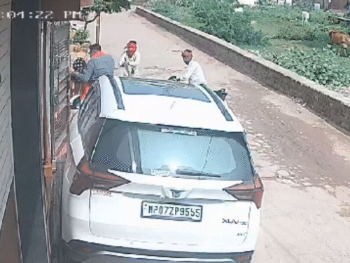 हत्या के आरोपी आकाश जादौन को ट्रामा सेंटर में भर्ती कराया गया है। - Dainik Bhaskar